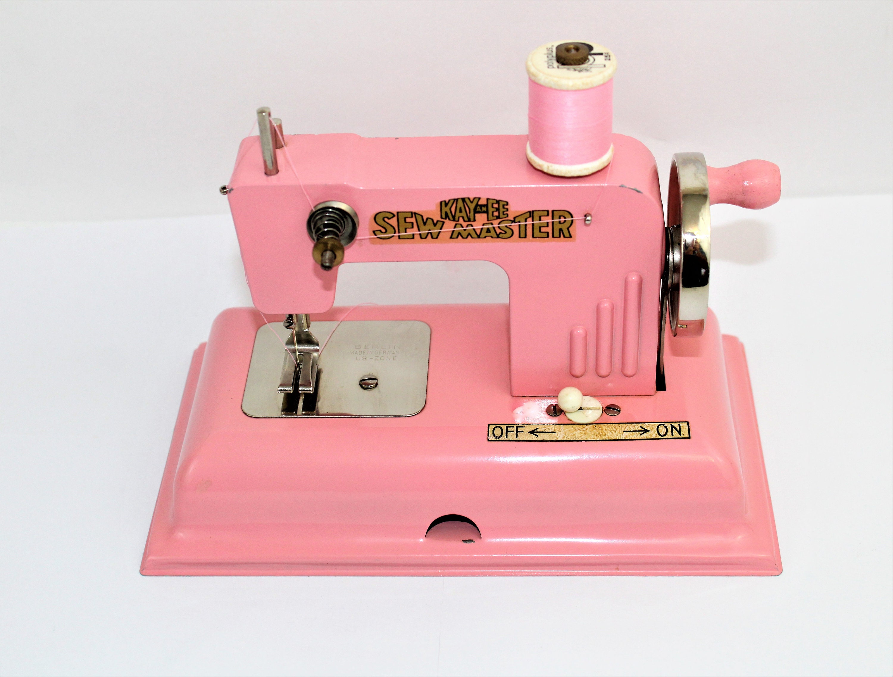 VINTAGE GERMAN KAY-EE SEW MASTER PINK CHILD'S WORKING SEWING