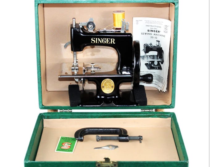 Vintage 1950s Singer Sewhandy Model #20 Sewing Machine & Carry Case