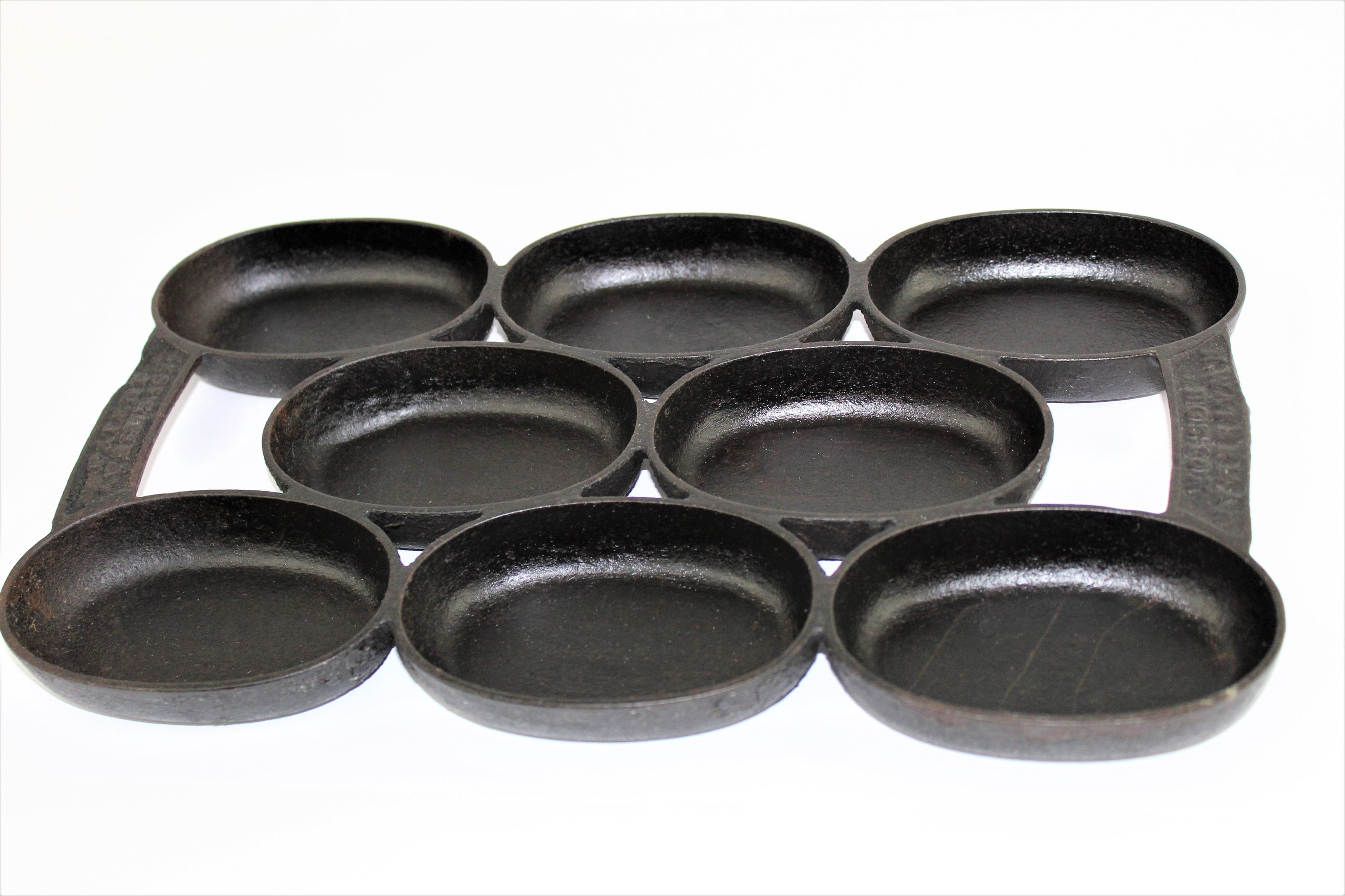 Cast Iron M (Vintage Gem Muffin Pan)