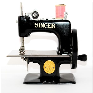 1950s Singer Sewhandy Model 20 Sewing Machine, Child Size Sewing Machine