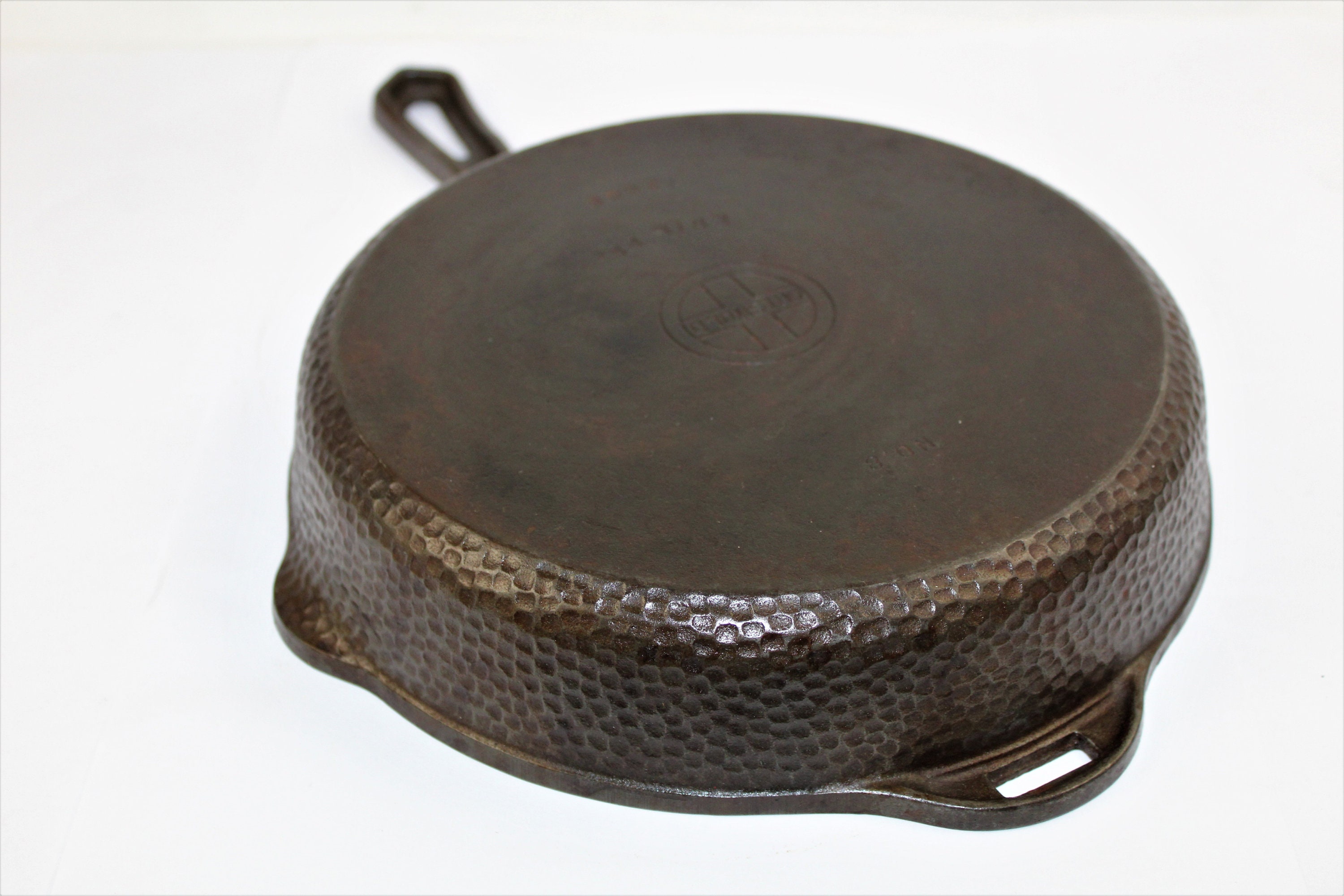 Griswold Cast Iron No 8 Chicken Fryer Skillet in a Hammered -  New  Zealand