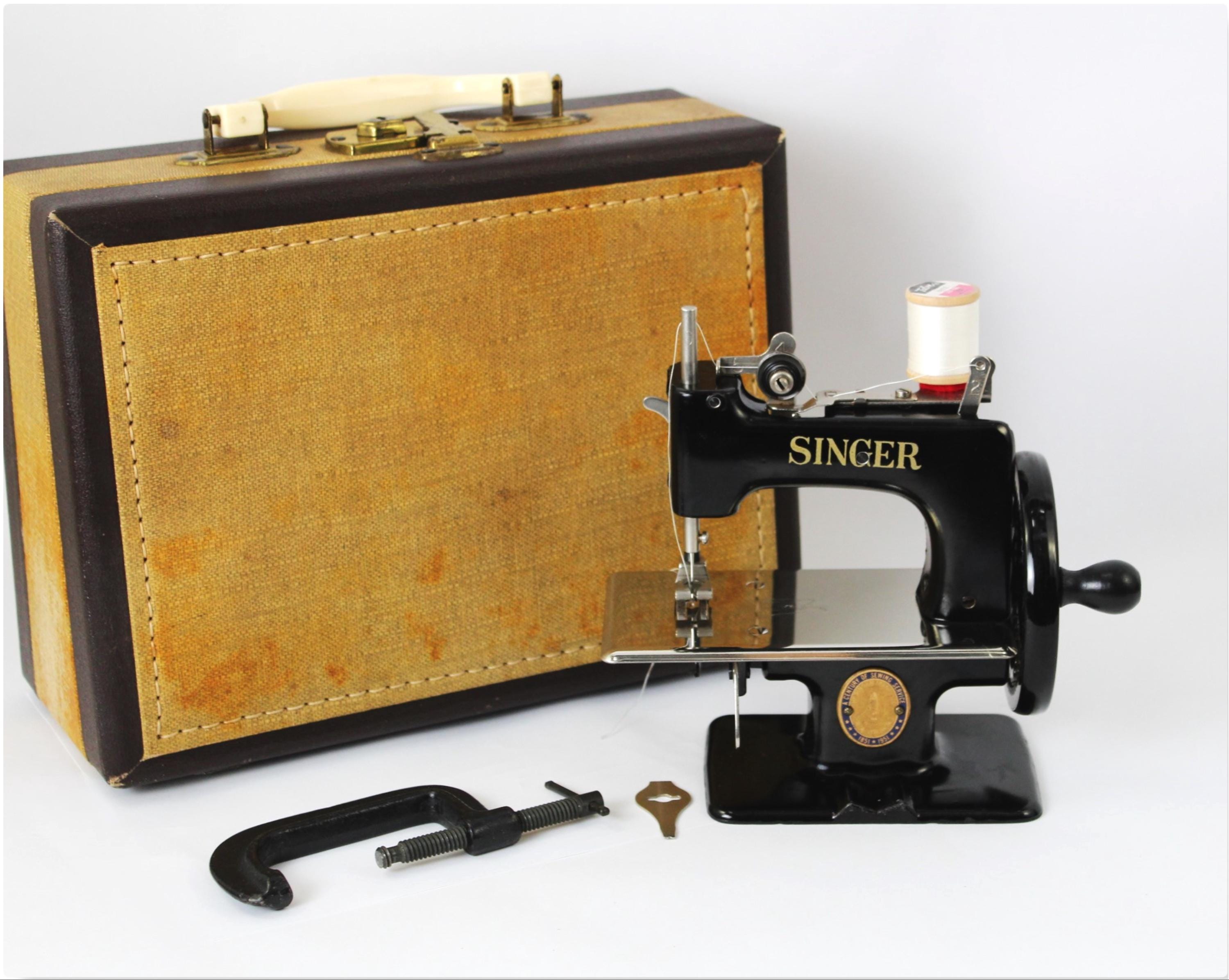 ヘンリー　プレソン作　エメラルドベイ RARE Singer Centennial 221 Featherweight and Centennial
