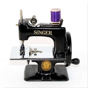 1950s Singer Sewhandy Model 20 Sewing Machine, Child Size Sewing Machine
