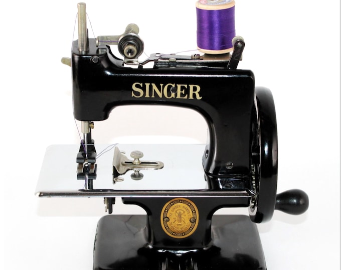 1950s Singer Sewhandy Model 20 Sewing Machine, Child Size Sewing Machine