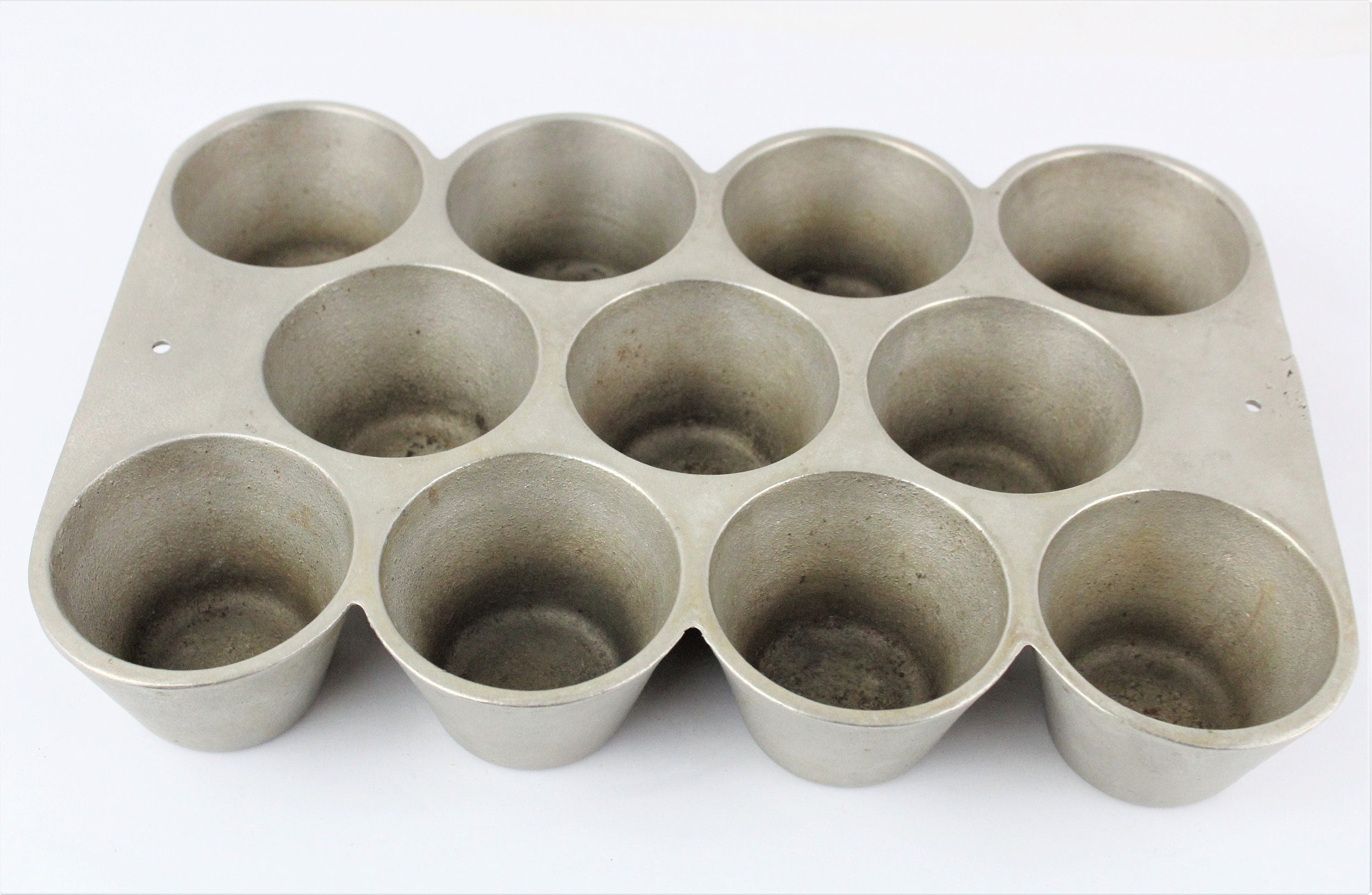 Wagner Ware / Cast Iron / Popover Pan / 1323 B / Silverlite Finish