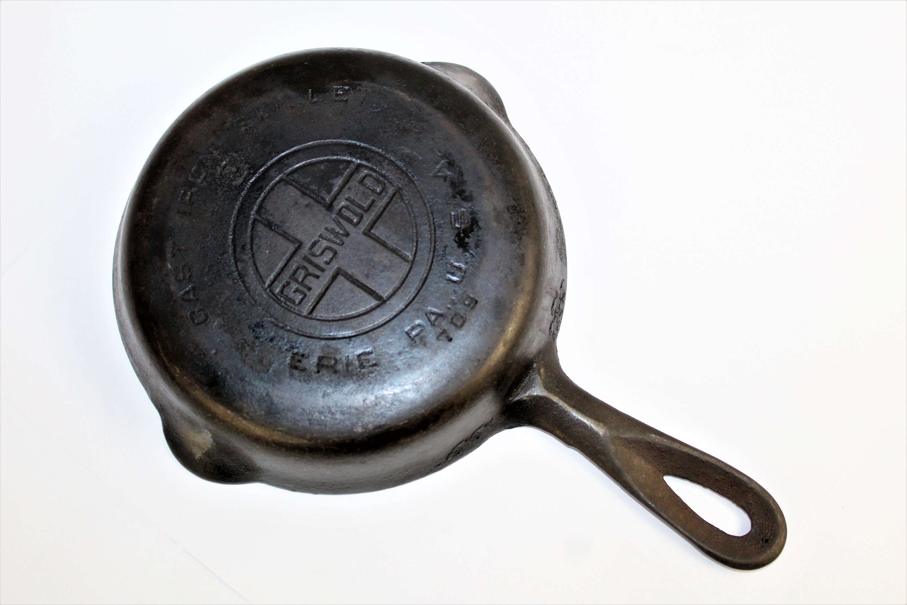 Vintage Griswold Large Block Logo #3 Cast Iron Skillet 709 B – The Forge at  Pleasant Valley Farm