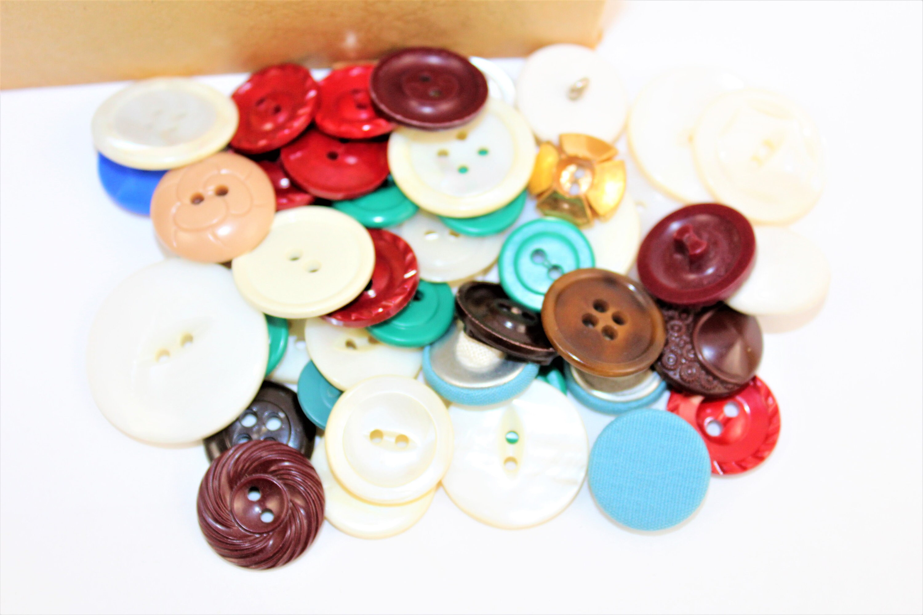 Vintage Mixed Lot of 1/2 to 3/4” Buttons in a Universal Button Fast