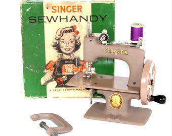 1950er Jahre Singer Sewhandy Modell 20: Beige Kinder-Nähmaschine