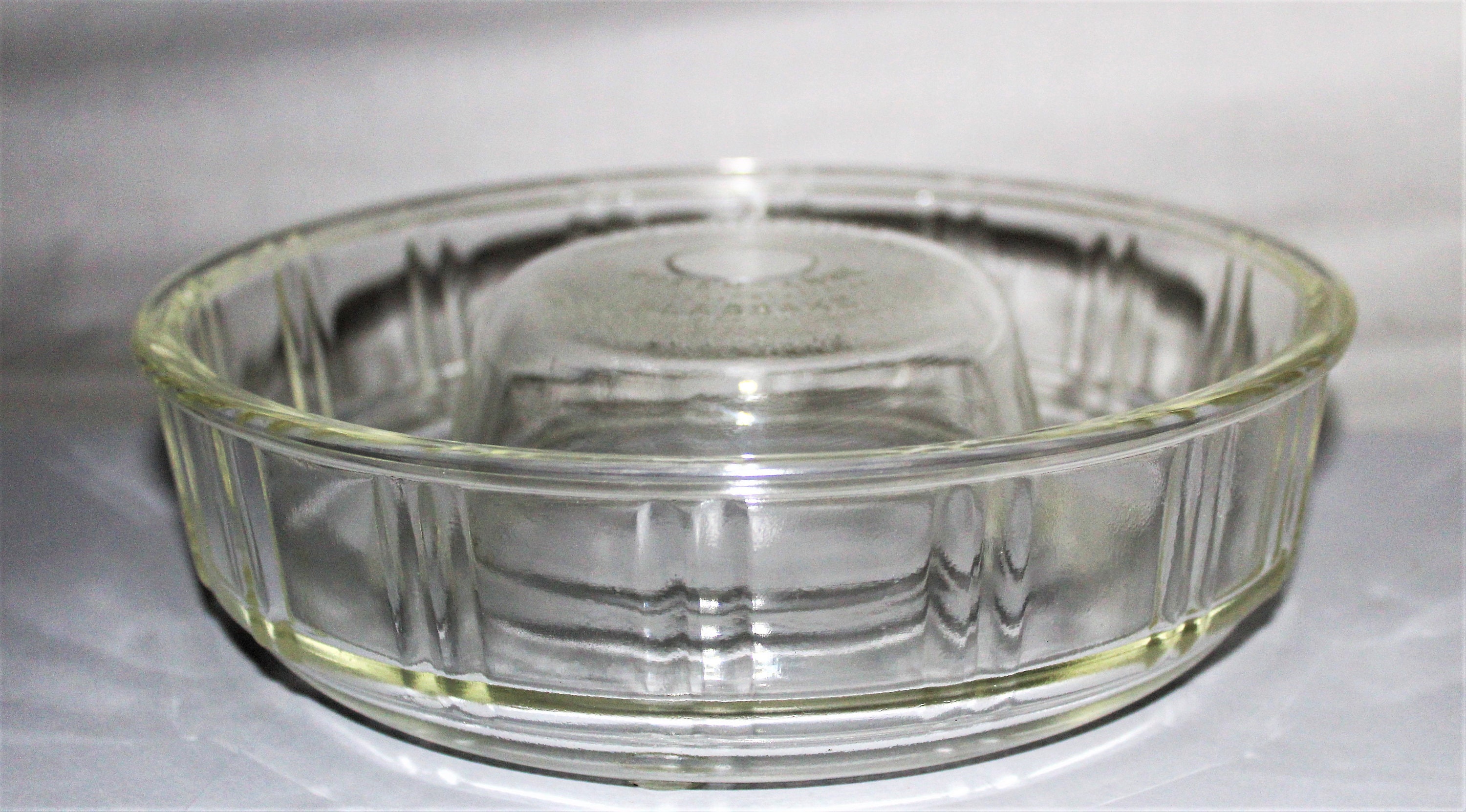 Vintage Queen Anne Glasbake Bundt Cake Glass Baking Pan Dish Ring Mold  Round 9