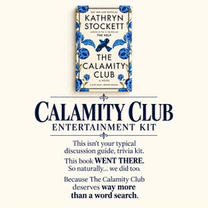 以下が含まれることがあります： キャサリン・ストケット著『The Calamity Club』の書籍。クリーム色の表紙に青い花柄と青い鳥のイラストが描かれている。本の下には「Calamity Club Entertainment Kit」という文字と、それに関する説明文が記載されている。