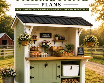 Può includere: Un piano fai-da-te per un banco agricolo mobile con struttura in legno verde e bianco, tetto in metallo nero, ruote e ripiani con prodotti, uova e fiori. Il testo recita DIY MOBILE FARMSTAND PLANS, ROADSIDE PRODUCE, EGGS, FLOWERS, FARM MARKET STAND, FRESH FROM THE FARM e LOCAL FRESH GOODNESS.