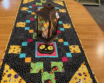 Halloween, arañas, otoño, camino de mesa, hecho a mano, acolchado, protector de mesa
