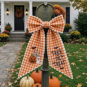Gepersonaliseerde Halloween-krans met strik, deurstrik met pompoen en spookmotief en monogram, Halloween-brievenbusstrik, geruite strik met 'trick or treat'-thema, Halloween-deurdecoratie