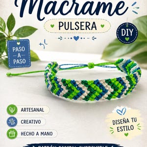 Puede incluir: Una pulsera de macramé con patrón de chevrón en cordón azul, verde y blanco. La imagen incluye el texto: TUTORIAL DE MACRAME PULSERA, DIY, PASO A PASO, ARTESANAL, CREATIVO, HECHO A MANO, DISEÑA TU ESTILO, PATRON DIGITAL IMPRIMIBLE.