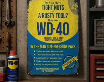 Może przedstawiać: Prostokątny metalowy szyld z żółto-niebieskim tłem zawierający tekst: Do You Have TIGHT NUTS or A RUSTY TOOL? then use WD-40. Zawiera listę zalet, napis STANDS 22,86 CM HIGH 30,48 CM DIAM oraz niebieską pieczęć z napisem IT'S GOOD STUFF.