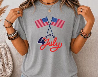 Camiseta con banderas estadounidenses cruzadas, estampado del 4 de julio, ropa blanca para festividades patrióticas.
