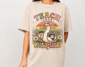 Camiseta para profesores: Ganso conduciendo un autobús escolar, manzanas, libros – Ropa para la vuelta al cole