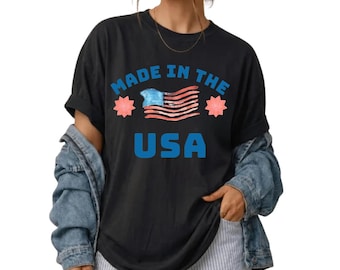 Camiseta "Hecho en EE. UU.", estampado de la bandera estadounidense en acuarela, ropa blanca de orgullo patriótico.