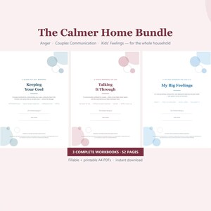 Op de afbeelding: De Calmer Home Bundle bevat drie printbare werkboeken getiteld Keeping Your Cool, Talking It Through en My Big Feelings. Elke pagina bevat tekst, schrijflijnen en lichtblauwe of roze cirkelvormige grafische accenten op wit papier.