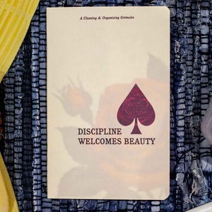 Discipline Welcomes Beauty by M. Téllez [3rd edition]