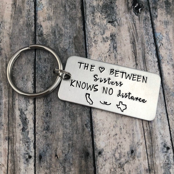 The love between Sisters Knows No distance, Mother's Day Gift, Gift for Sister, Hand Stamped Keychain, Long Distance, Birthday Gift