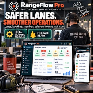 Puede incluir: Un ordenador portátil y un smartphone que muestran la interfaz del software RangeFlow Pro para la gestión de campos de tiro. La pantalla muestra el estado de las líneas, reservas y datos de miembros. Incluye una taza roja, auriculares y un cuaderno.