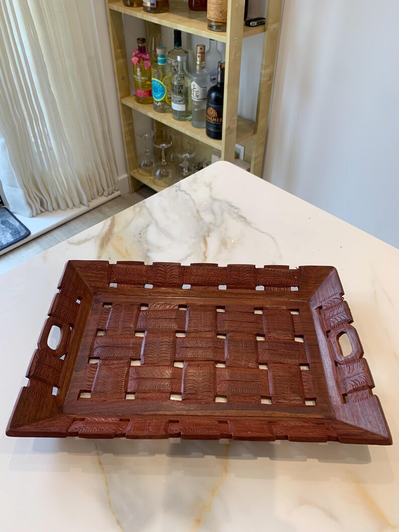 Handcarved Sheesham Wood Serving Tray, Indian Rustic Boho Decor, Cutout Handles immagine 5
