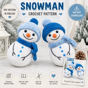Könnte beinhalten: Zwei gehäkelte Schneemänner mit weißen Körpern, orangefarbenen Nasen sowie blauen Mützen und Schals. Der linke Schneemann trägt eine hellblaue Mütze und einen dunkelblauen Schal, der rechte umgekehrt. Text: SNOWMAN CROCHET PATTERN.