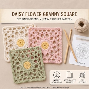 Könnte beinhalten: Drei gehäkelte Gänseblümchen-Granny-Squares in Creme, Rosa und Salbeigrün mit gelben Mitten. Enthält zwei Holzhäkelnadeln, ein Garnknäuel und eine PDF-Anleitung. Text: DAISY FLOWER GRANNY SQUARE, BEGINNER-FRIENDLY, EASY CROCHET PATTERN, INSTANT DOWNLOAD, STEP-BY-STEP PHOTOS, US TERMS.