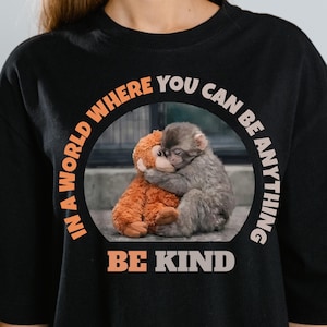 Camiseta "Seja Gentil Macaco" em SVG e PNG, Arte Motivacional sobre Gentileza (Download Digital)