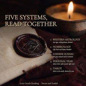 Puede incluir: Un sobre de color crema con un sello de cera marr&oacute;n oscuro que muestra un s&iacute;mbolo de ojo. El texto dice: FIVE SYSTEMS, READ TOGETHER, 1. WESTERN ASTROLOGY, 2. NUMEROLOGY, 3. CHINESE ZODIAC, 4. PERSONAL YEAR, 5. TAROT. Love Oracle Reading, Sworn and Sealed.