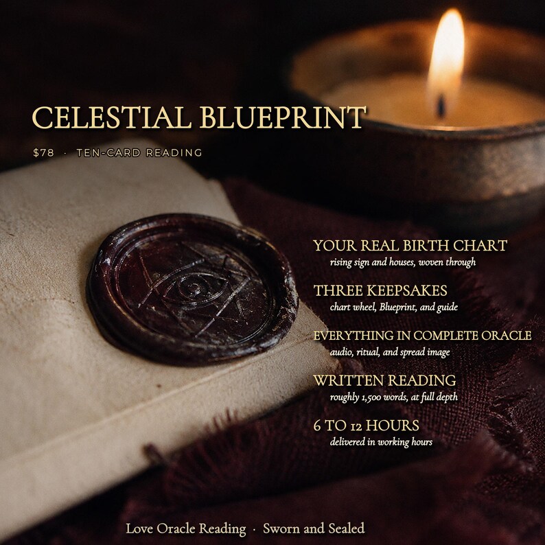 Puede incluir: Un sobre de color crema sellado con un sello de cera marr&oacute;n oscuro que muestra un s&iacute;mbolo de ojo. El texto dice: CELESTIAL BLUEPRINT, TEN-CARD READING, YOUR REAL BIRTH CHART, THREE KEEPSAKES, EVERYTHING IN COMPLETE ORACLE, WRITTEN READING, 6 TO 12 HOURS.