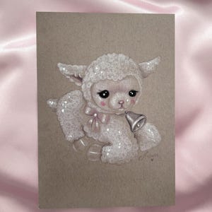 Decoración de pared estilo cottagecore primaveral "Little Corderito", lazo rosa, coqueta, muñeca, lámina vintage de Pascua - By Autumn imagen 2