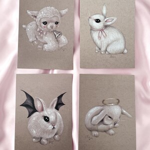 Decoración de pared estilo cottagecore primaveral "Little Corderito", lazo rosa, coqueta, muñeca, lámina vintage de Pascua - By Autumn imagen 5