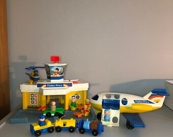 Vintage Fisher Price 1980 Little People Play Family Airport
