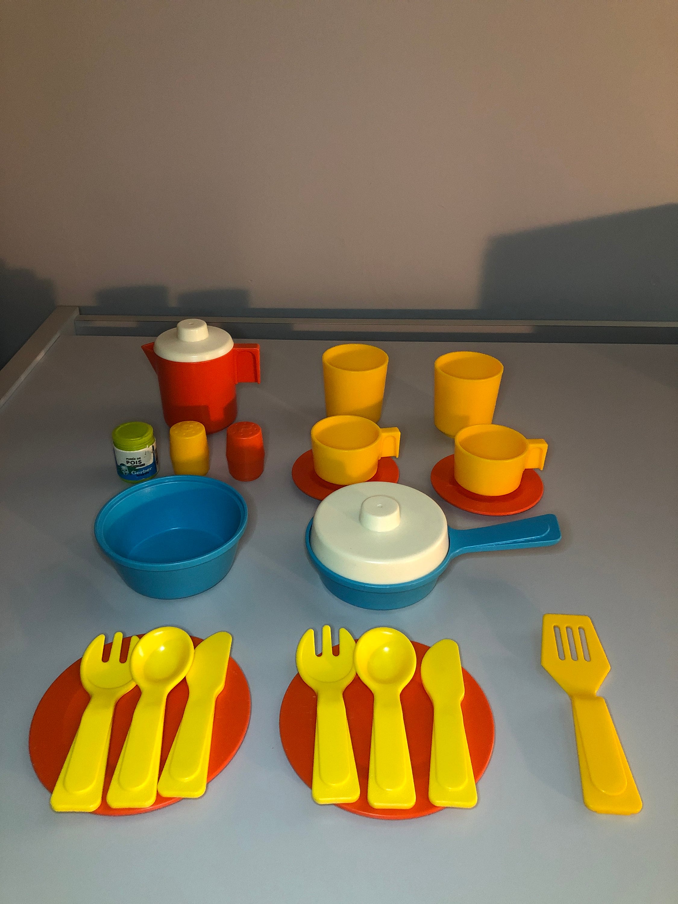 Fisher price store toy dishes