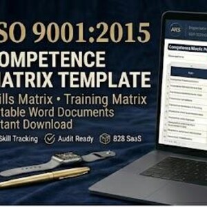 Puede incluir: Una plantilla de matriz de competencias ISO 9001:2015 mostrada en la pantalla de un portátil, con una matriz de habilidades y formación en formato editable. Un bolígrafo dorado y un reloj inteligente están situados frente al portátil.