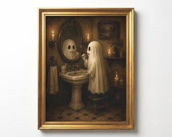Op de afbeelding: Een ingelijste muurkunstprint met een geest gehuld in een wit laken die op een houten krukje staat om zijn tanden te poetsen bij een wastafel op een voetstuk. De scène speelt zich af in een schemerige badkamer met een ovale spiegel en kaarsen.