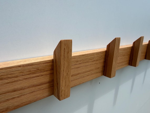 Handgefertigte Garderobe aus massivem Eichenholz, an der Wand befestigte Holzhaken, Eingangsbereich, moderner Flur Kleiderbügel, Japandi Wandhakenleiste, Wohnkultur