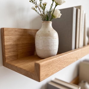 Étagère flottante en chêne, Étagère murale en bois, Étagère en bois massif, Rebord pour photo, Étagères de cuisine, Étagère de salle de bain, Étagère faite main, Étagère en chêne personnalisée
