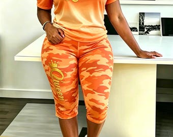 Orange Camo Queen 2 Piece Matching Set, Cold Shoulder Ombre Top & Capri Leggings, Plus Size Curvy Women Casual Lounge Tracksuit Gift For Her