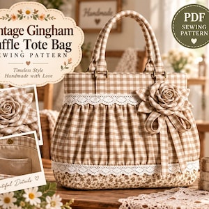 Puede incluir: Un patrón de costura en PDF para un bolso tote con tela de cuadros vichy en beige y blanco, una sección con volantes, un adorno de rosa de tela y una base con estampado floral. El patrón incluye instrucciones detalladas y bolsillos interiores.