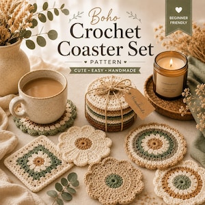 Könnte beinhalten: Ein Set aus runden und quadratischen Häkeluntersetzern in Creme, Salbeigrün und Braun. Der Text lautet Boho Crochet Coaster Set Pattern, Beginner Friendly und Handmade. Eine Keramiktasse, eine Sandelholzkerze und Eukalyptuszweige sind abgebildet.