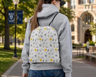 Cordon de serrage à motif griffonné | Sac de sport alternatif | Sac à dos Punk Skull (15 x 17 po.)