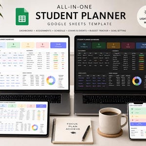 Puede incluir: Una plantilla de planificador estudiantil todo en uno de Google Sheets mostrada en dos portátiles, una tableta y un teléfono inteligente. La interfaz incluye modos claro y oscuro, con paneles para tareas, horarios, exámenes, presupuestos y metas.