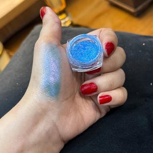 ICE BLUE Lösglitterpigment för ögon och konst (1 st)