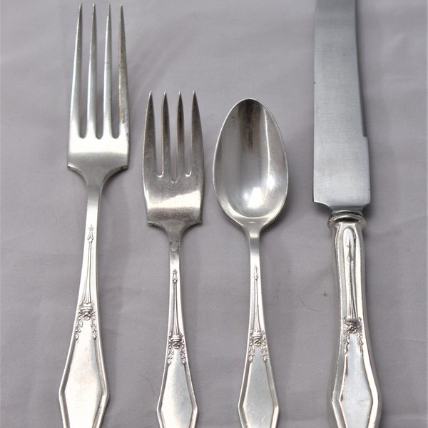 Holmes and Edwards Silver Plate Flatware Replacement Pieces...Jamestown Pattern...1916