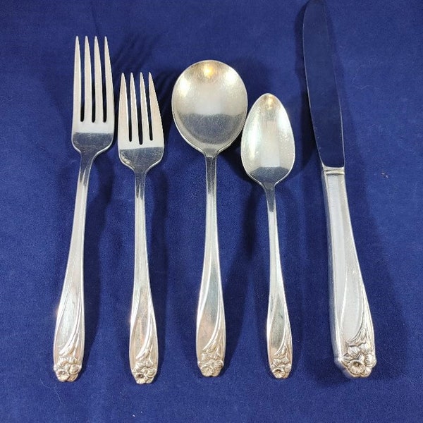 International Silver 1847 Rogers Bros Silver Plate Flatware Replacement Pieces Daffodil Pattern