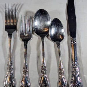 Distinction Deluxe - Etsy