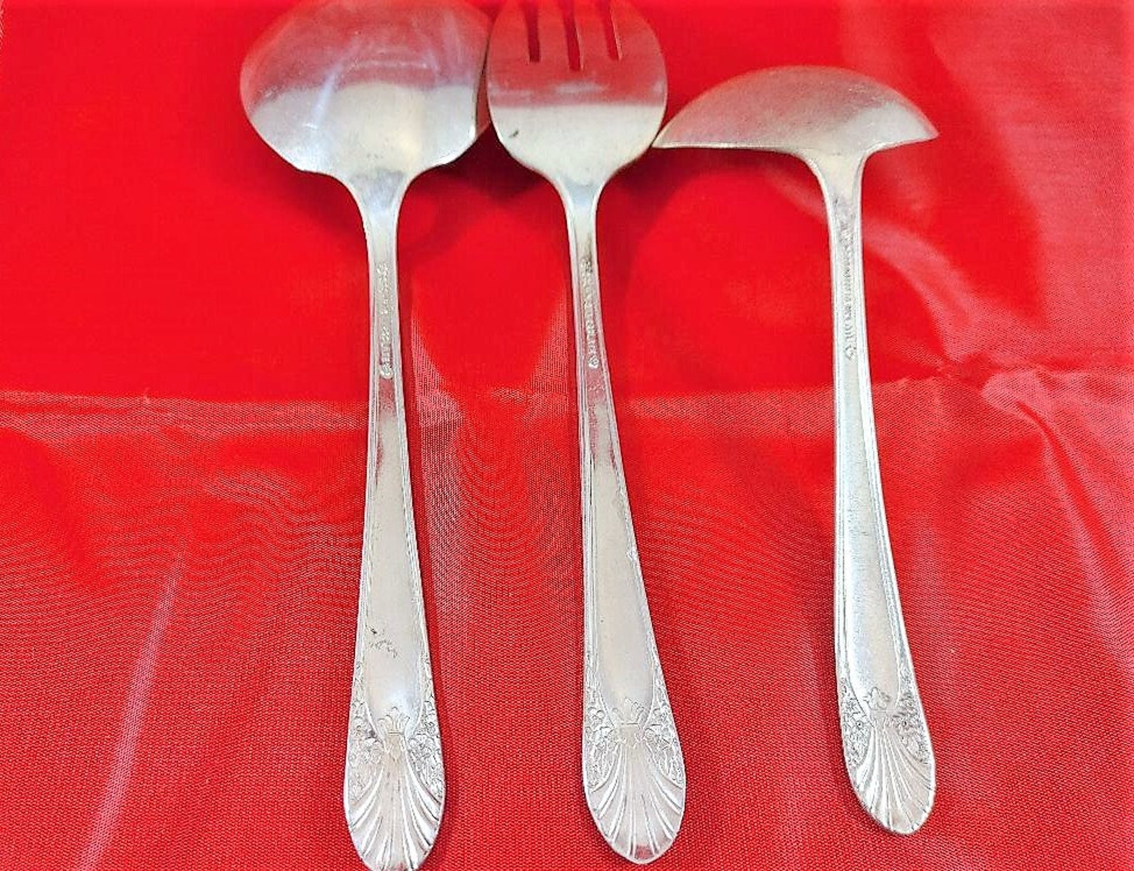 Crown Silverplate Serving Pieces...Radiance Pattern...1939 Etsy.de